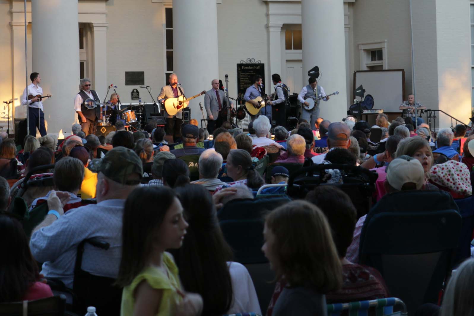 Fiddlers crowd